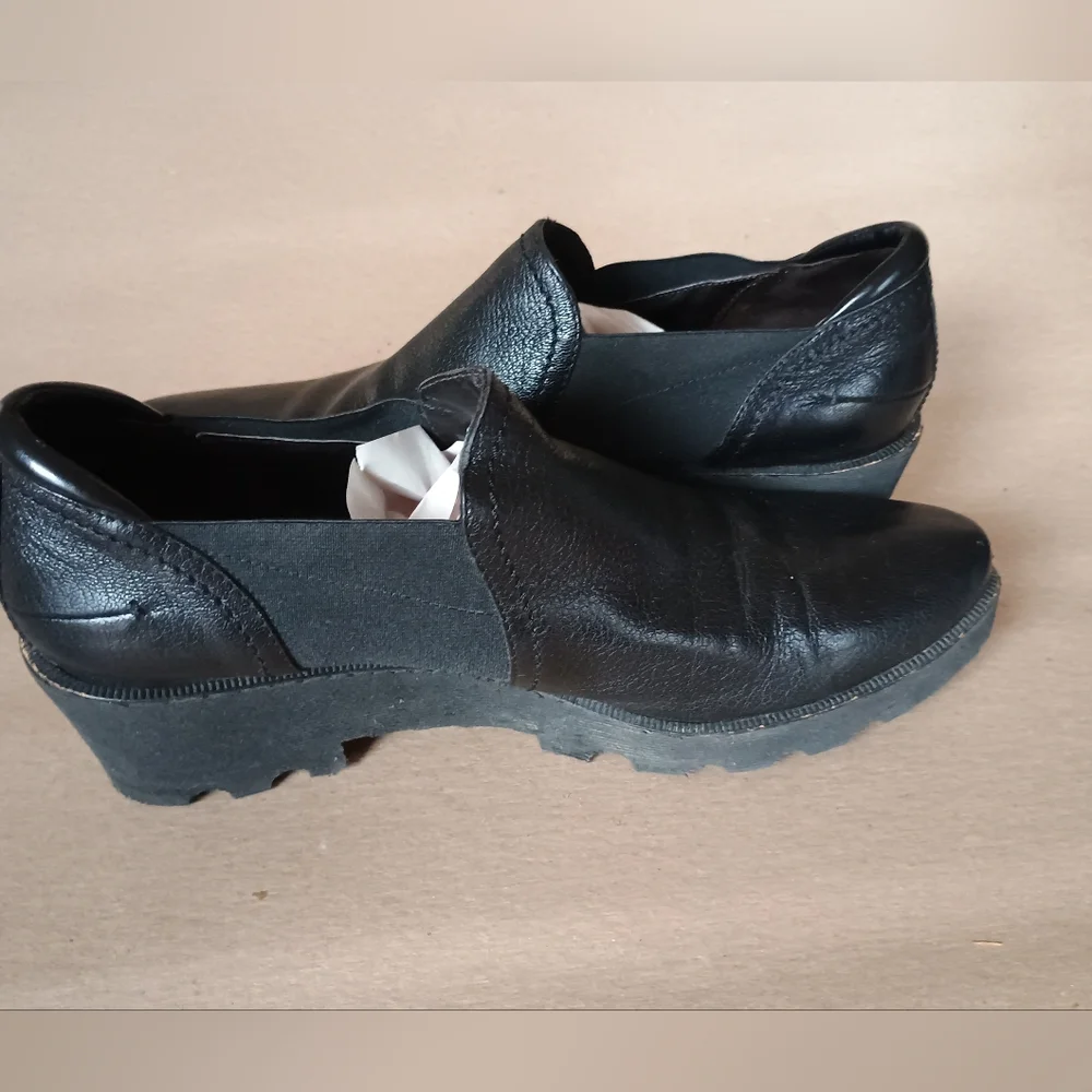 Donald J Pliner Ladies Sz 11 Black Leather Loafer Lug Sole Italy